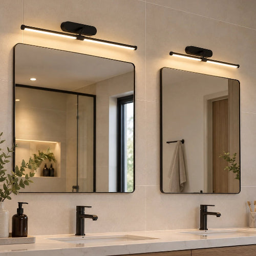 Deux appliques murales LED noires au-dessus des miroirs