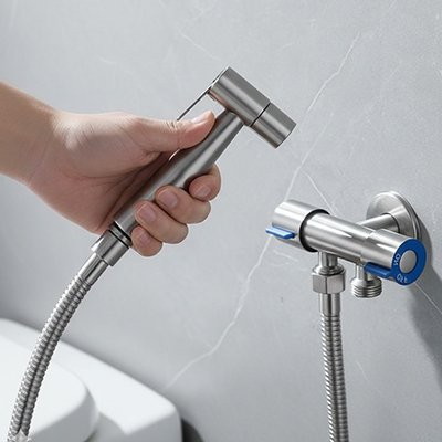 Douchette toilette fait avec un matériau résistant à la corrosion