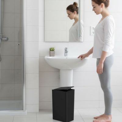 Poubelle salle de bain adapté aux espace restreint