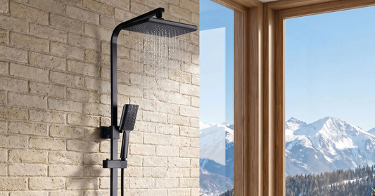 Colonne de douche noire avec douche pluie pour une salle de bain moderne et élégante
