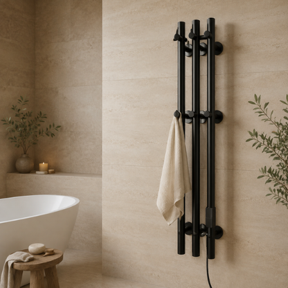 Chauffe-serviette électrique noir vertical avec serviette beige
