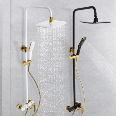 Ensemble de douche avec pommeau effet pluie sur mur gris