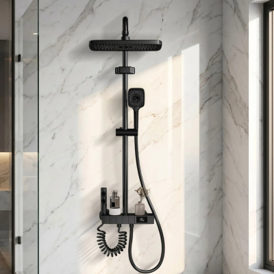 Ensemble de douche noir a clavier sur  mur de marbre