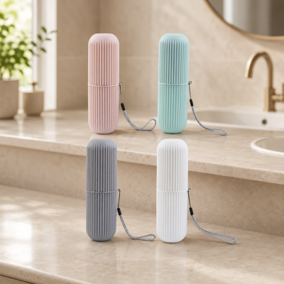 Lot de quatre étuis compacts pour brosse à dents