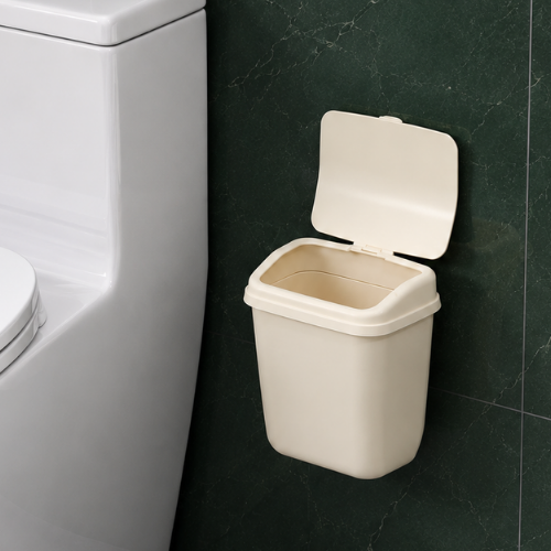 Mini poubelle murale blanche avec couvercle ouvert près des toilettes