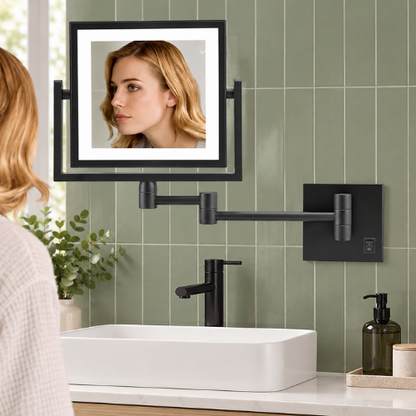 Miroir grossissant LED à bras extensible sur un mur vert