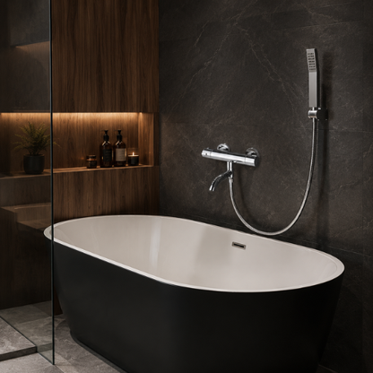 Mitigeur baignoire-douche avec douchette dans une salle de bain