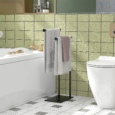 Porte serviettes sur pied pret du bain
