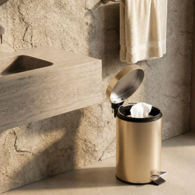 Poubelle-WC-avec-ouverture-a-pédale