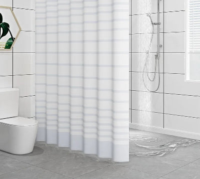 Rideau de douche blanc rayer devant une douche