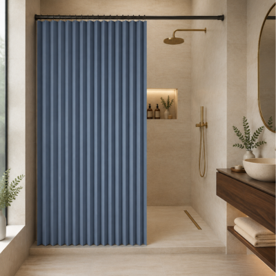 Rideau de douche pliable bleu ardoise à moitié ouvert 
