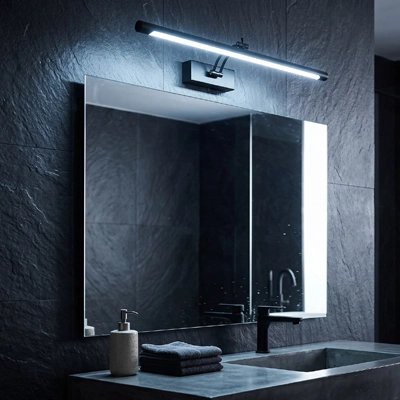 Applique LED chromée diffusant la lumière au-dessus d’un miroir