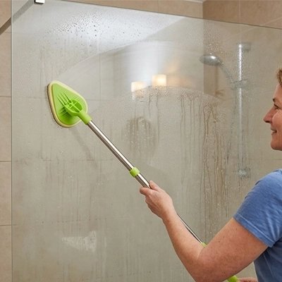 Balai-brosse à tête triangulaire pivotante pour nettoyer le carrelage 