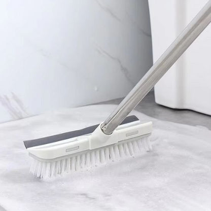 Balai brosse de nettoyage utilisé sur un carrelage moderne