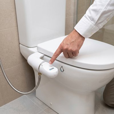 Bidet japonais réduisant drastiquement la consommation de papier hygiénique