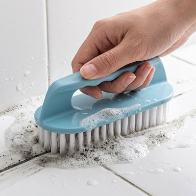 Brosse compacte multifonction pour nettoyer carrelage, joints et surfaces humides