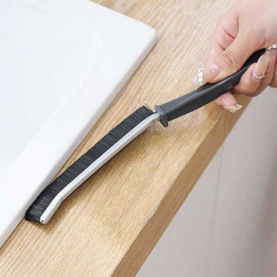 Brosse de précision pour éliminer poussière et saletés incrustées