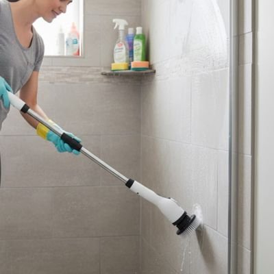  Brosse nettoyante rechargeable avec pulvérisation intégrée pour un entretien efficace