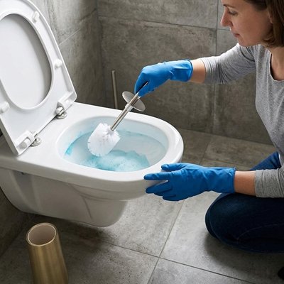 brosse pour toilette manche long facilitant l'utilisation sans effort 