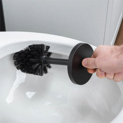 brosse wc avec poignée longue facilitant l'accès aux zones difficiles
