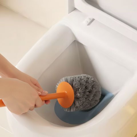 Brosse wc avec une tête sphérique avec poils noirs robustes
