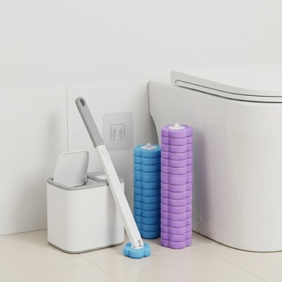 brosse wc minimaliste qui maintient le manche à portée