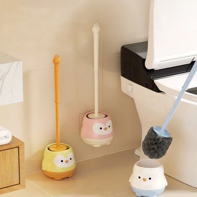 Brosse wc proposé en rose blanc et jaune