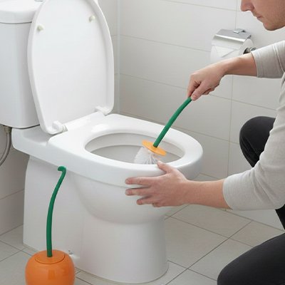 Brosse wc socle en forme de fruit en position verticale 