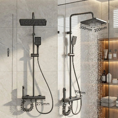 colonne-de-douche-avec-une-grande-tete-carré-et clavier