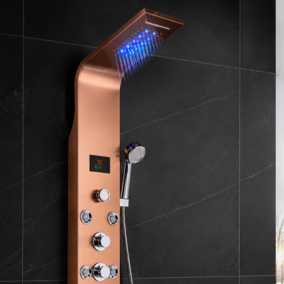 colonne-de-douche-de-couleur-cuivre-rosé-sur-mur-noir