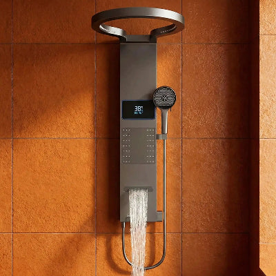 colonne-de-douche-grise-sur-mur-orangé