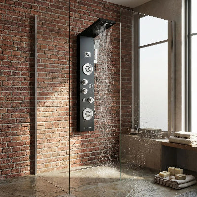 colonne-de-douche-noir-sur-mur-de-brique-rouge