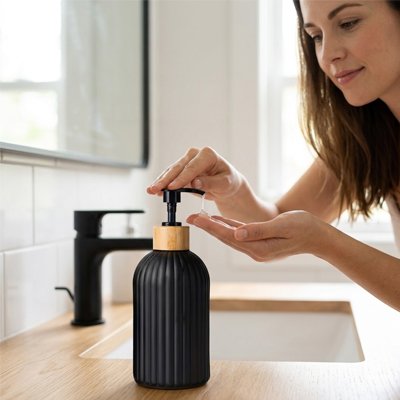 Distributeur de savon à dosage précis en une simple pression