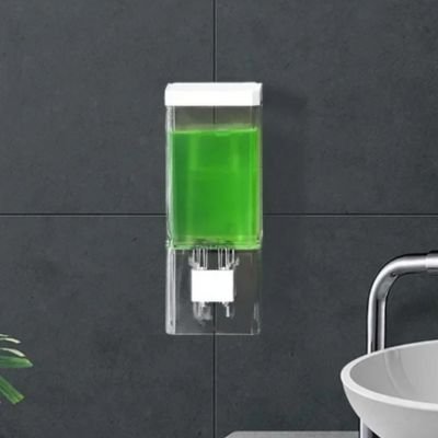 distributeur-de-savon-mural-sur-un-mur-gris