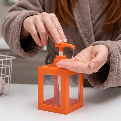 Distributeur de savon parois claires permettant de surveiller la quantité 
