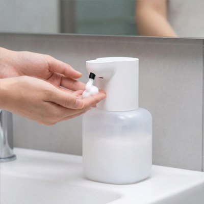 Distributeur savon permettant de visualiser le niveau de savon restant 