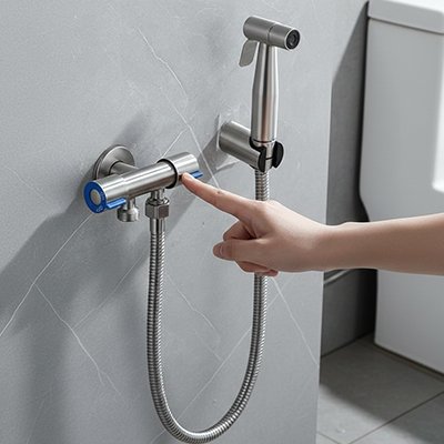 Douchette toilette avec un contrôle facile du débit d'eau