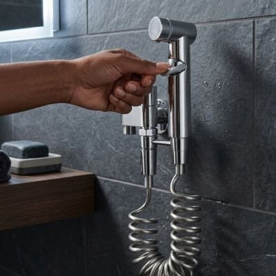 Douchette WC avec système se montant directement sur le mur