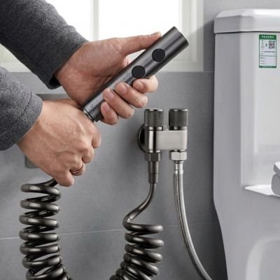 Douchette WC solution moderne alternative au papier toilette