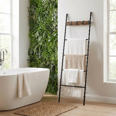 echelle porte serviette pret de la baignoire