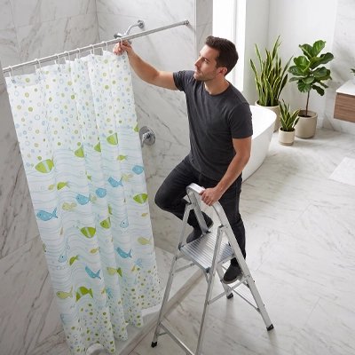 Installation facile d’un rideau de douche PEVA sur une tringle