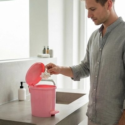 Mini poubelle rose à pédale pour salle de bain