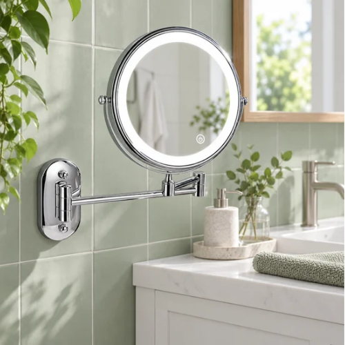 Miroir extensible articulé installé dans une salle de bain