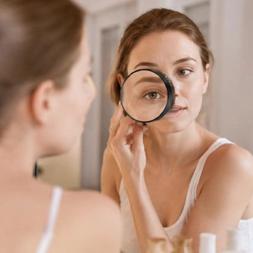 Miroir grossissant compact pour les soins précis du visage