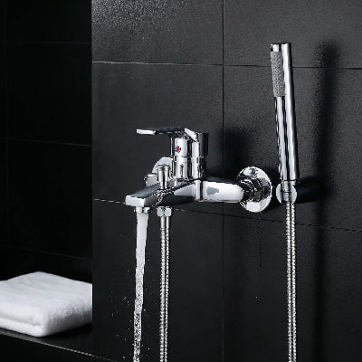 mitigeur-baignoire-fixer-sur-un-mur-noir