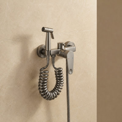 mitigeur douche gris canon sur mur beige