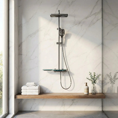 mitigeur douche gris sur mur de marbre