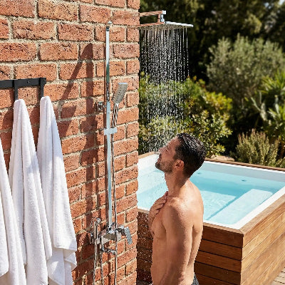 mitigeur-douche-installé-a-l'extérieur-a-coté-du-spa