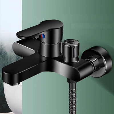 mitigeur douche noir mat sur mur vert