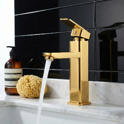 mitigeur-lavabo-de-couleur-or